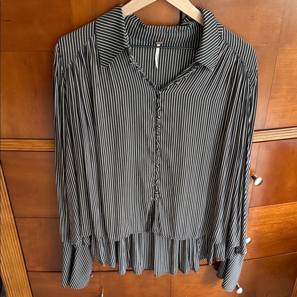 EUC Free People hi/low Black and cream Women's Top size M